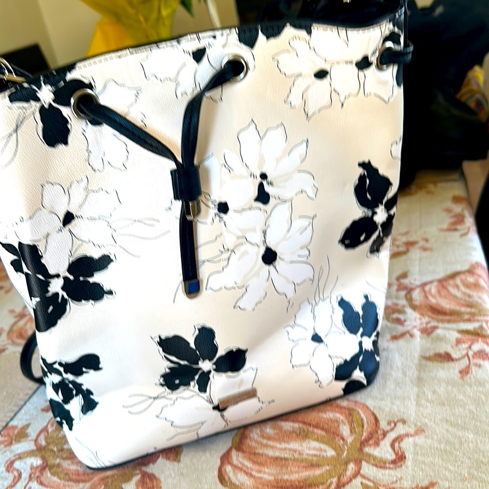 Chapa bag purse w flower design